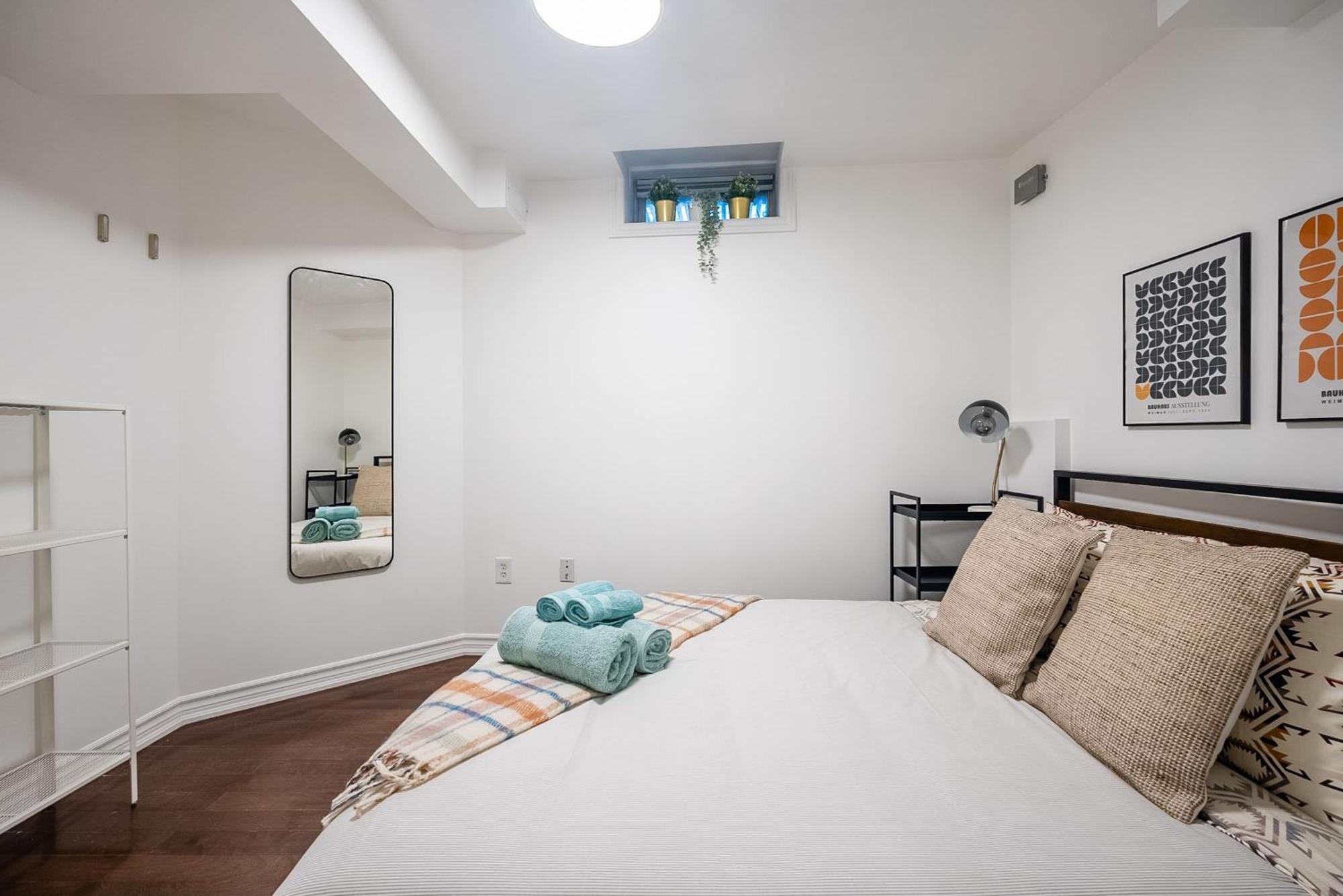 Basement Suite With Private Patio In Davenport Toronto Zewnętrze zdjęcie